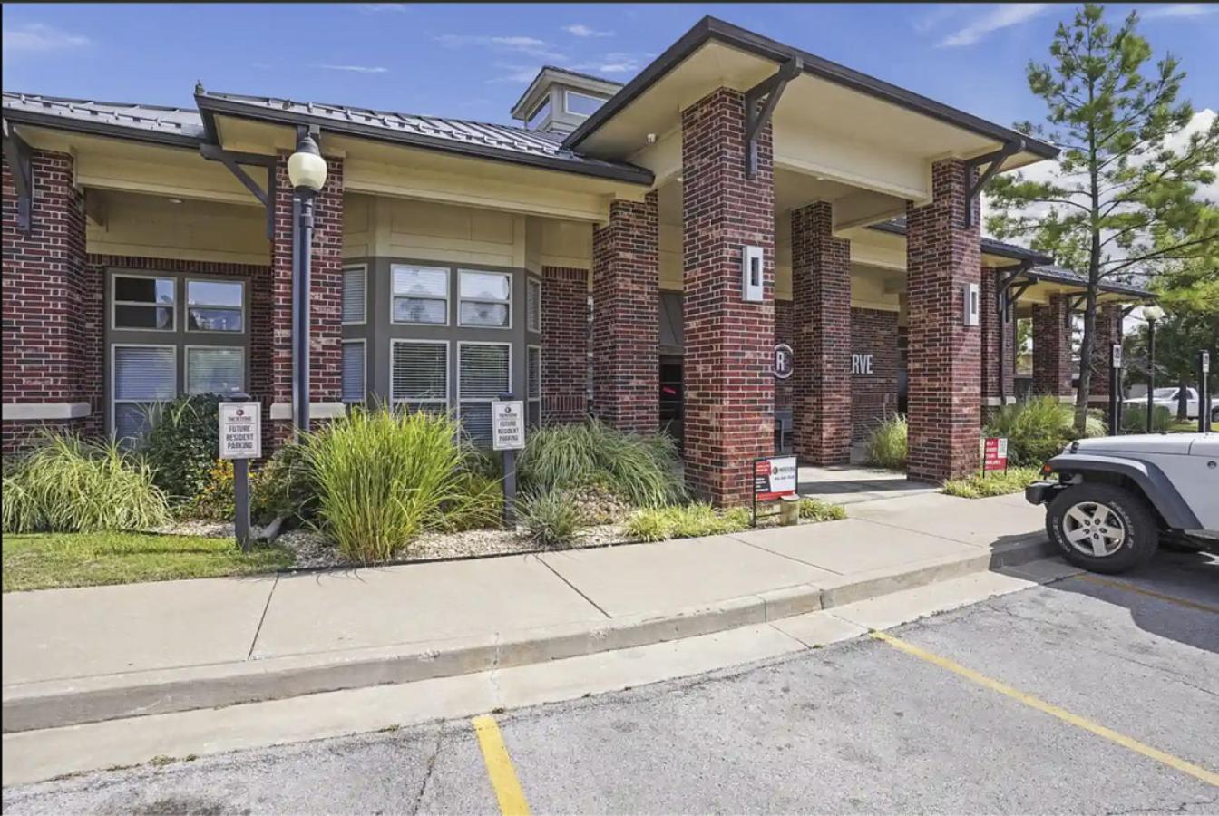 Landing at The Reserve at Elm - 2 Bedrooms in Jenks