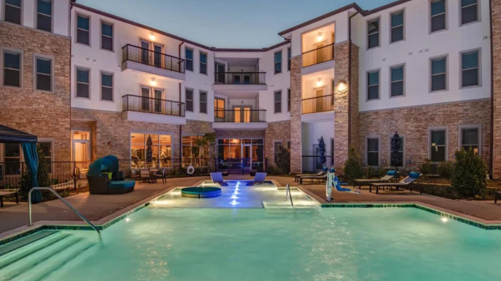 Landing at Bellrock Upper North - 1 Bedroom in Downtown Haltom City view 3
