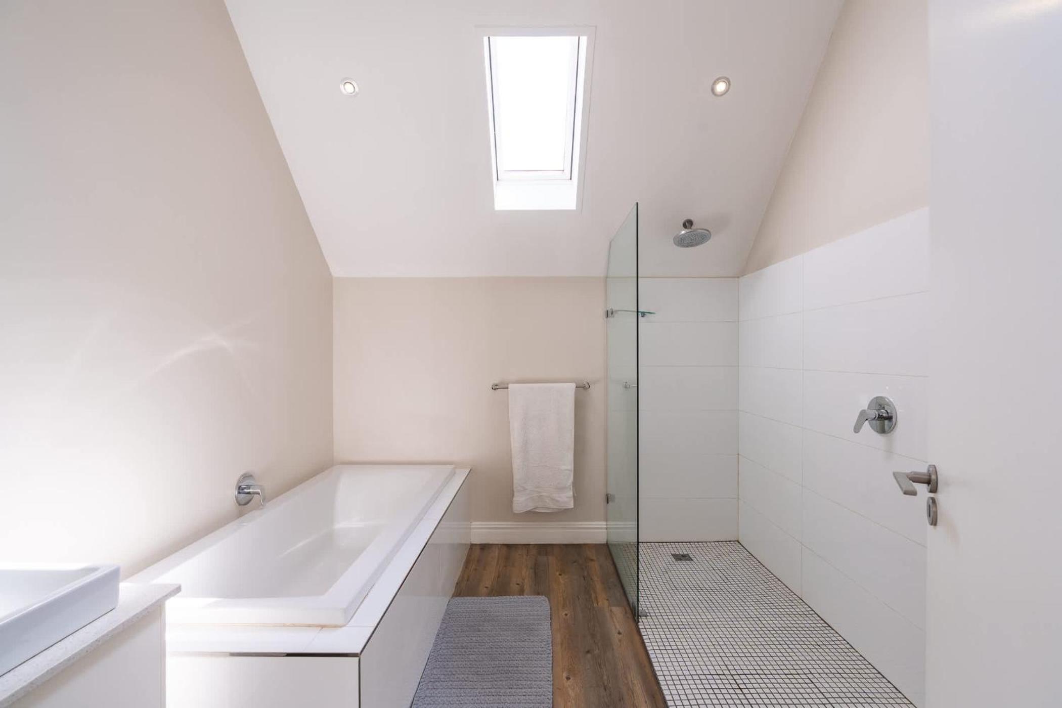 4 Bedroom Haven In Chelsea Village