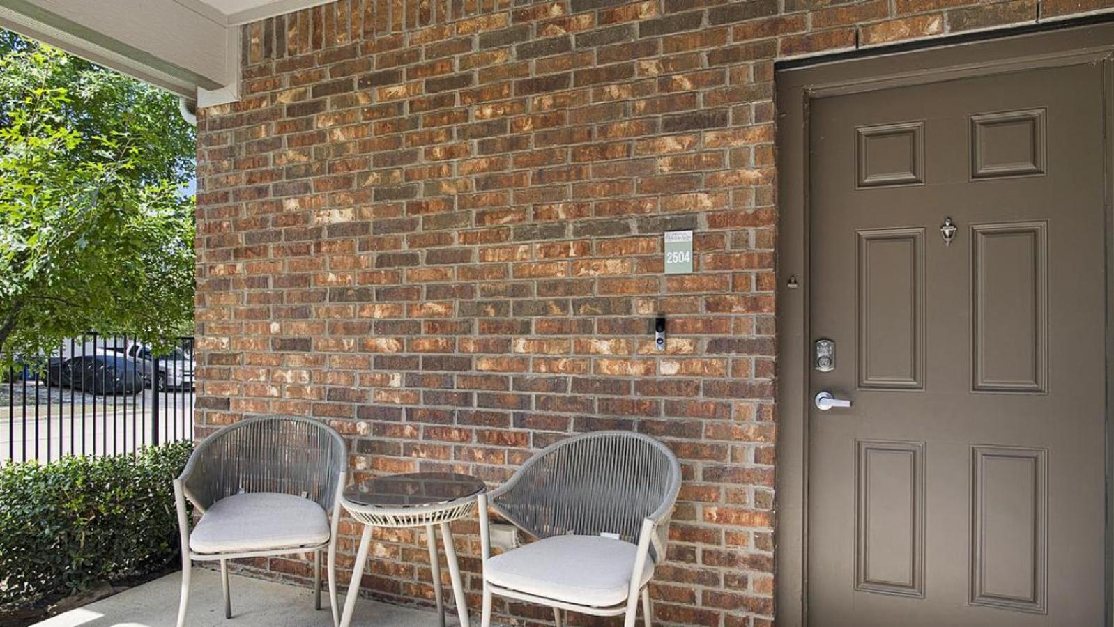 Landing at Clark Ridge Canyon - 1 Bedroom in Dallas