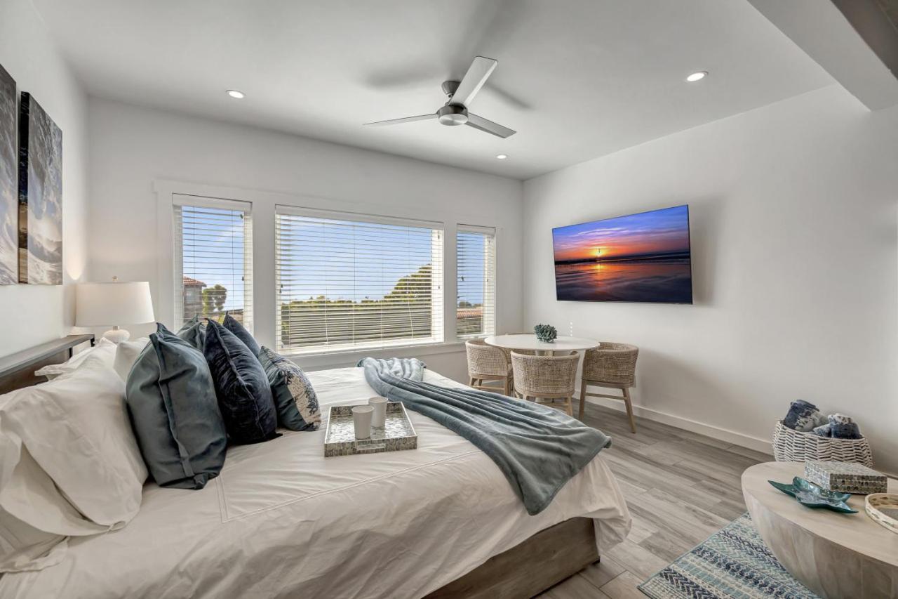 Ocean VIEWS! Steps from Victoria Beach, Lux Design view 2