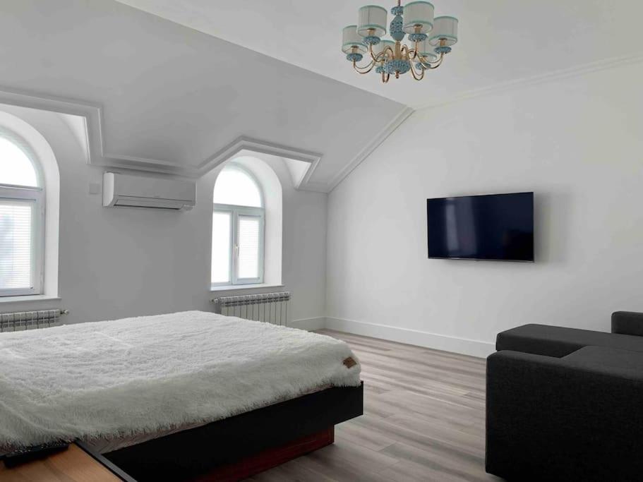 Exclusive Luxury Villa With Pool & Sauna near Sea Breeze