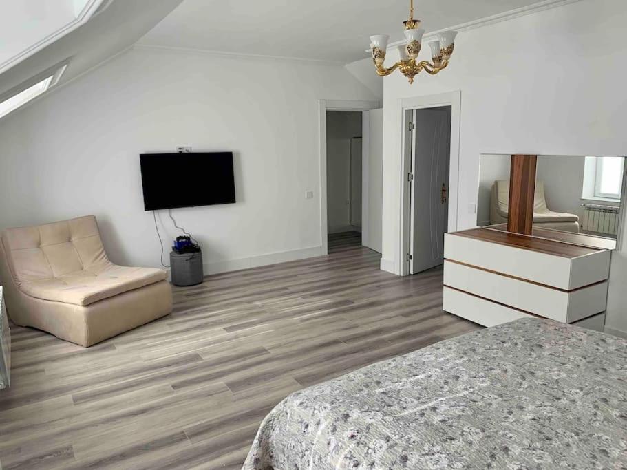 Exclusive Luxury Villa With Pool & Sauna near Sea Breeze