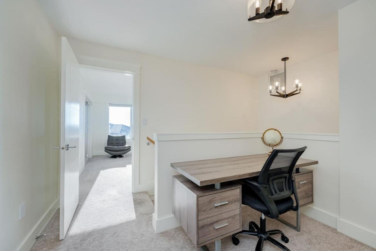 Elegant Home In Victoria,BC