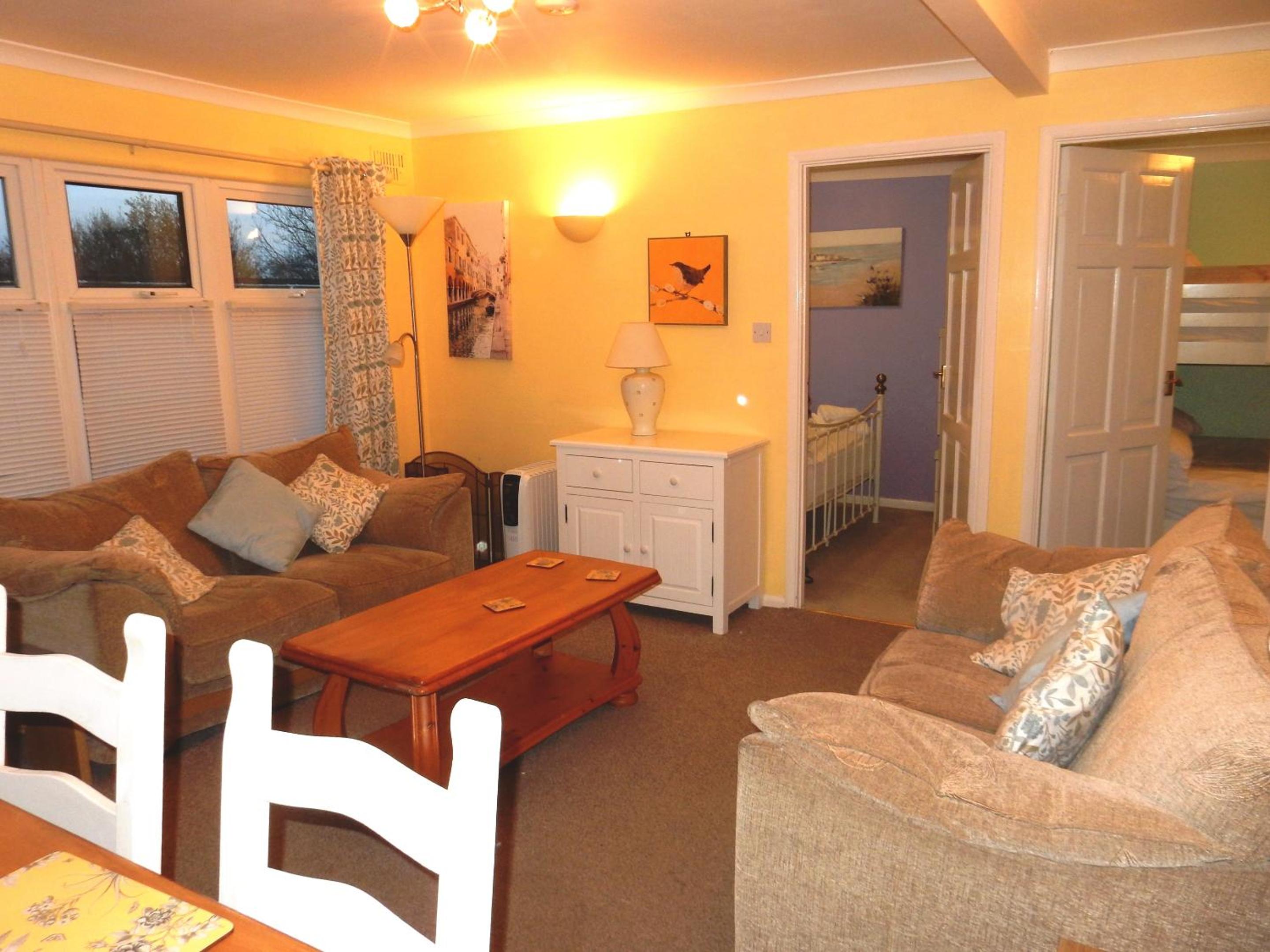 Sheena's Dartmouth Chalets view 3