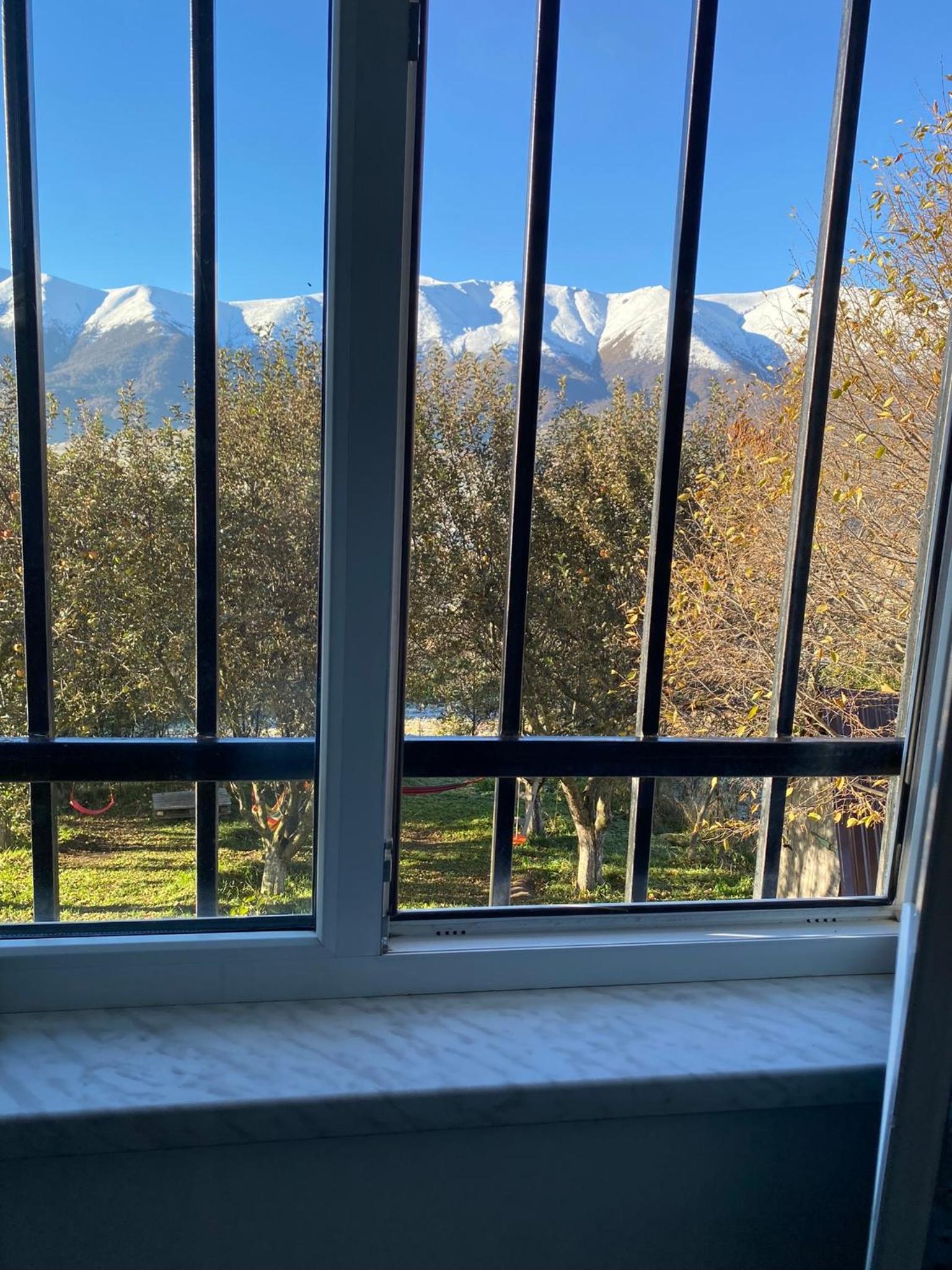 Dez Guest House with Mountain View
