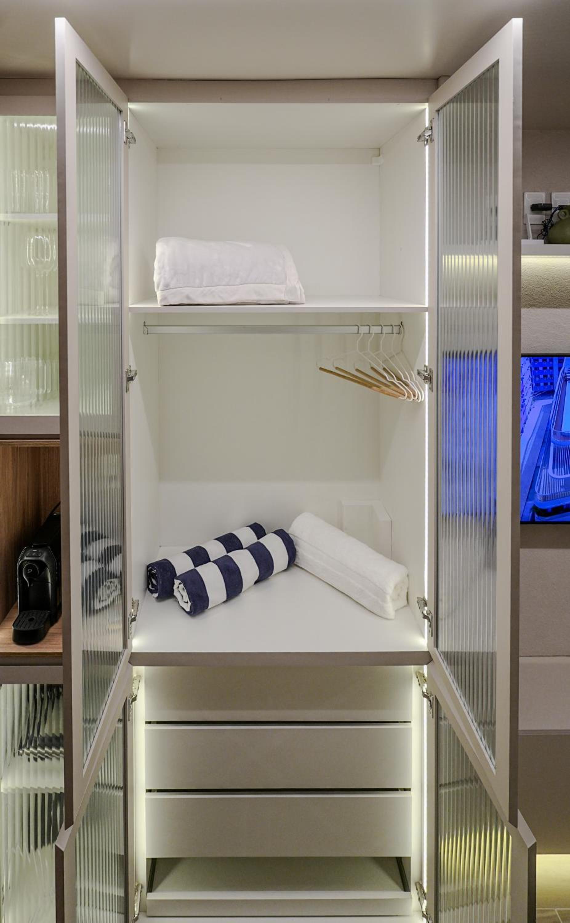 Setai Yacht Premium #307 by AcalMar Flats