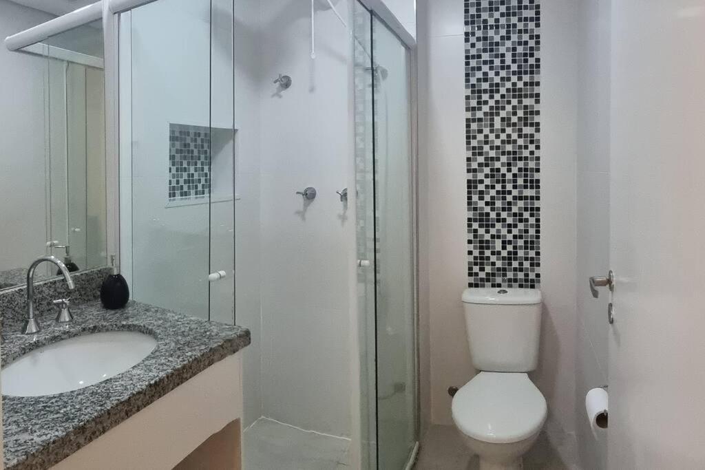 Flat aconchegante na praia com vista para a mata
