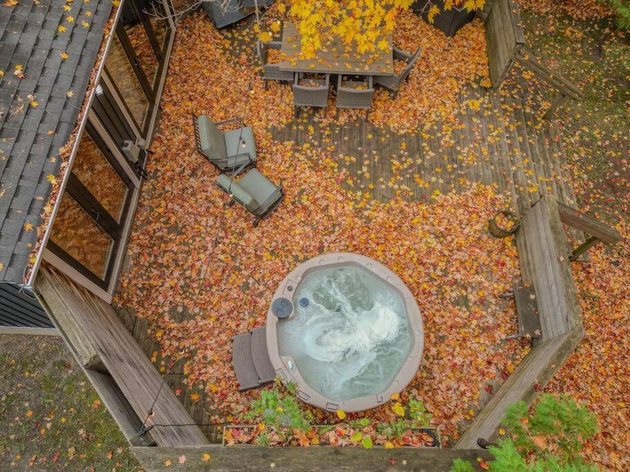 Cozy Cabin Retreat Hot Tub and Fire Pit
