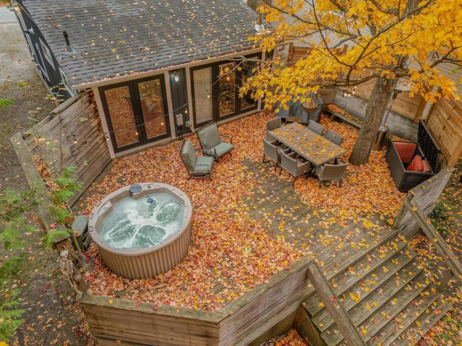 Cozy Cabin Retreat Hot Tub and Fire Pit