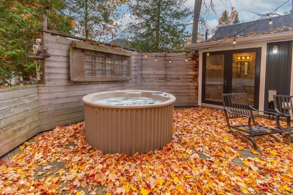 Cozy Cabin Retreat Hot Tub and Fire Pit