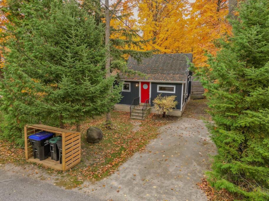 Cozy Cabin Retreat Hot Tub and Fire Pit