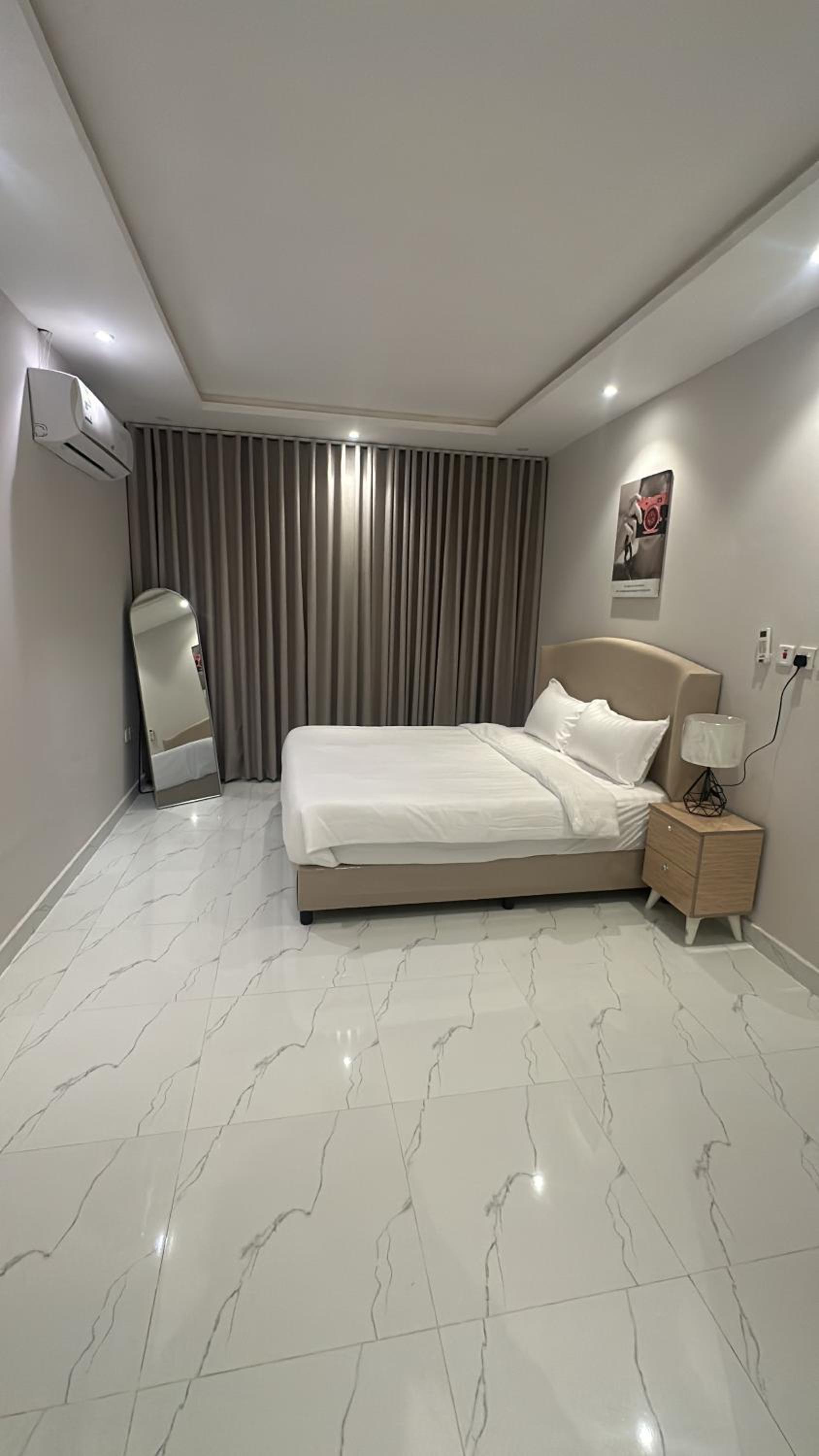 21 - 1 bedroom apartment with self check in