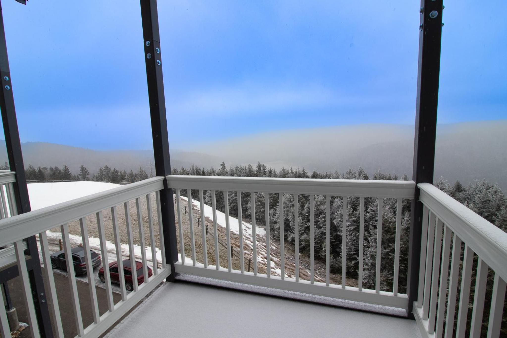 ML390 Cozy Top Floor Less Noise Mountain View WiFi view 5