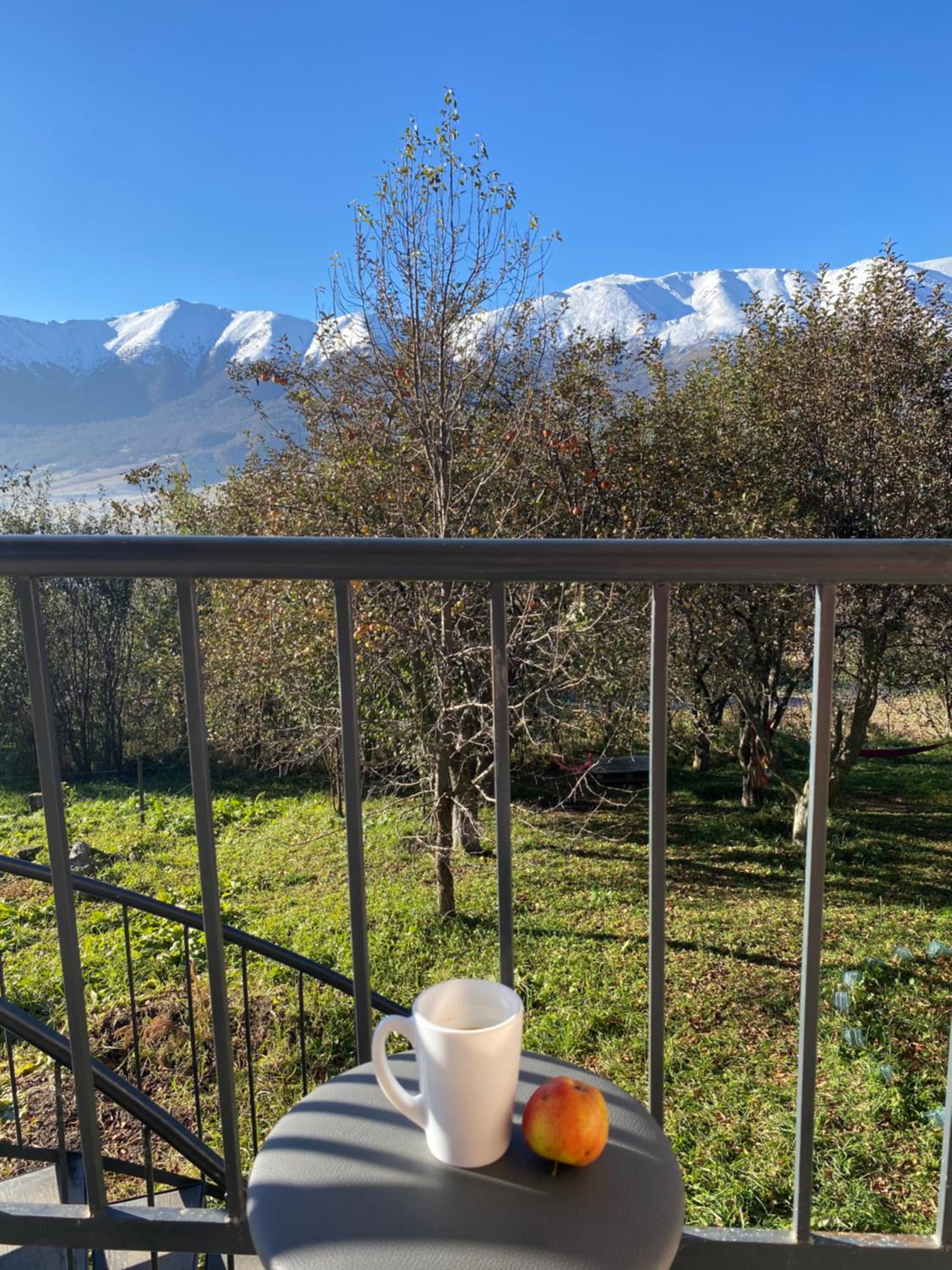 Dez Guest House with Mountain View