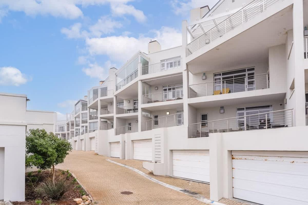 Luxury Secure Big Bay Apartment view 4