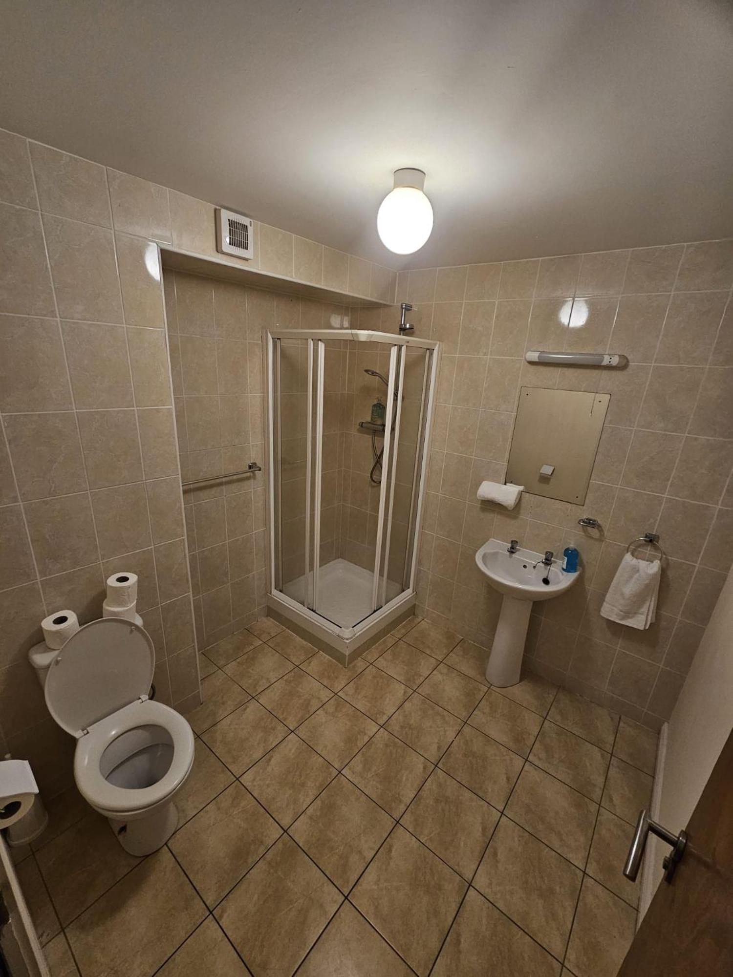 Athlone Vacations - Two Bedroom Apartment Athlone - Property Image 2