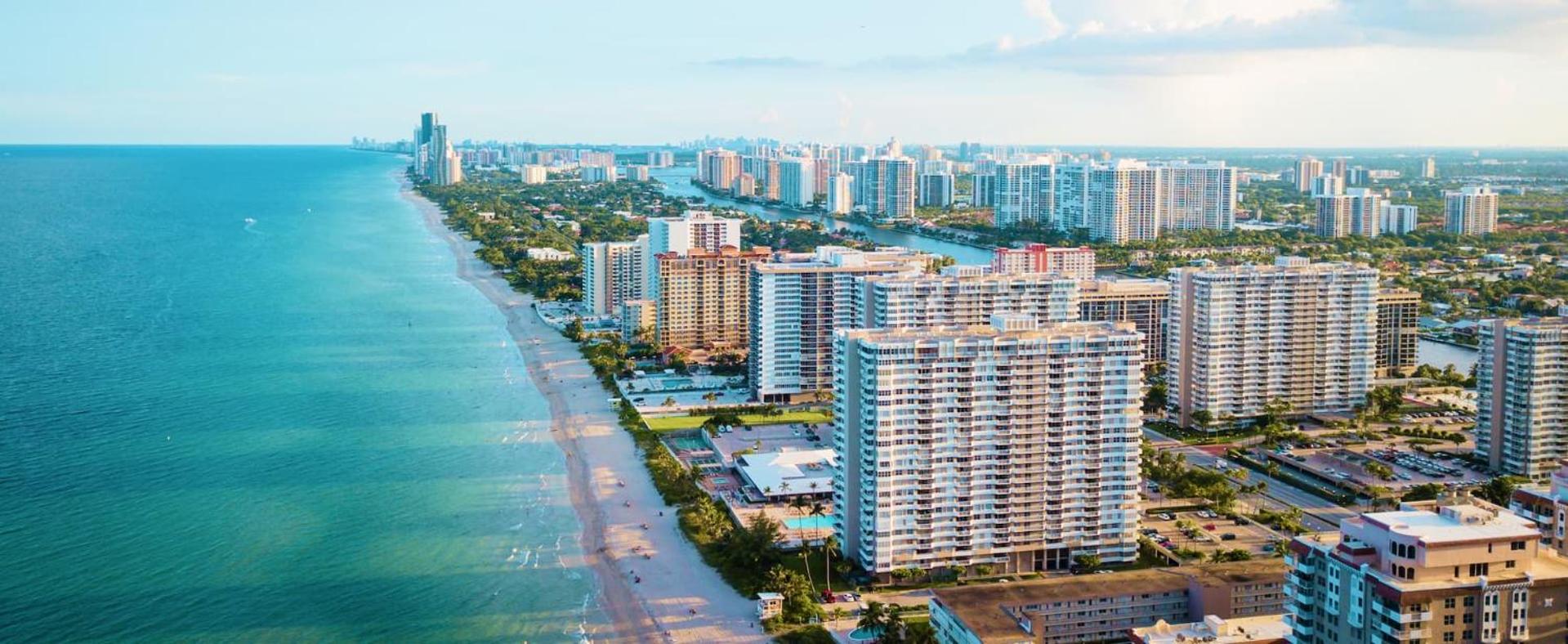 Waterfront Luxury Loft with Pool, Gym & Beach Chairs