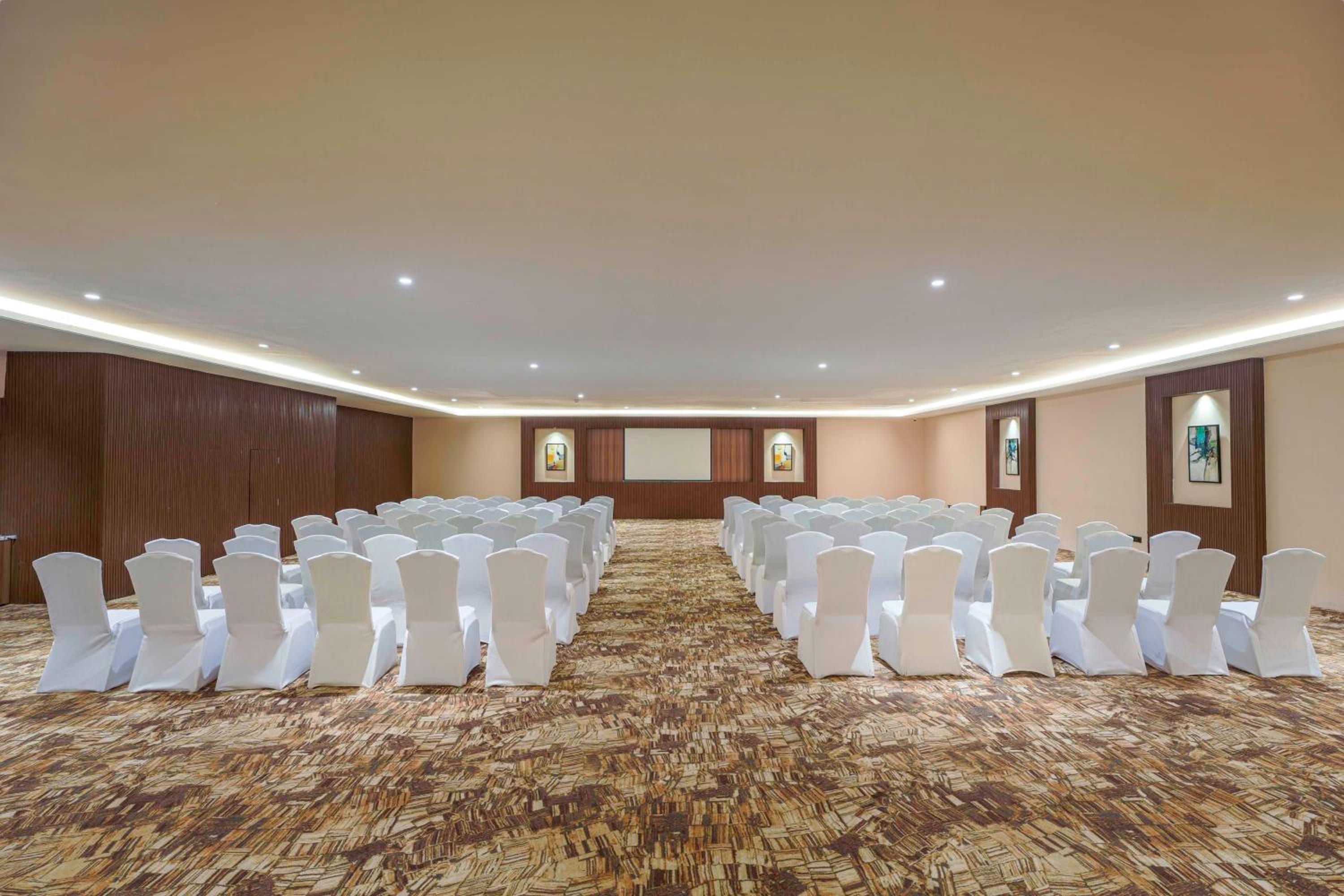 Radisson Blu Plaza Resort & Convention Centre Karjat