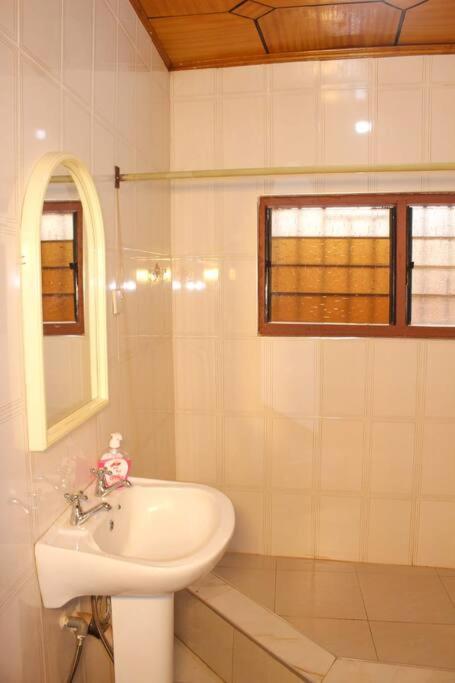 Kente Heritage Lodge - Bonwire view 4