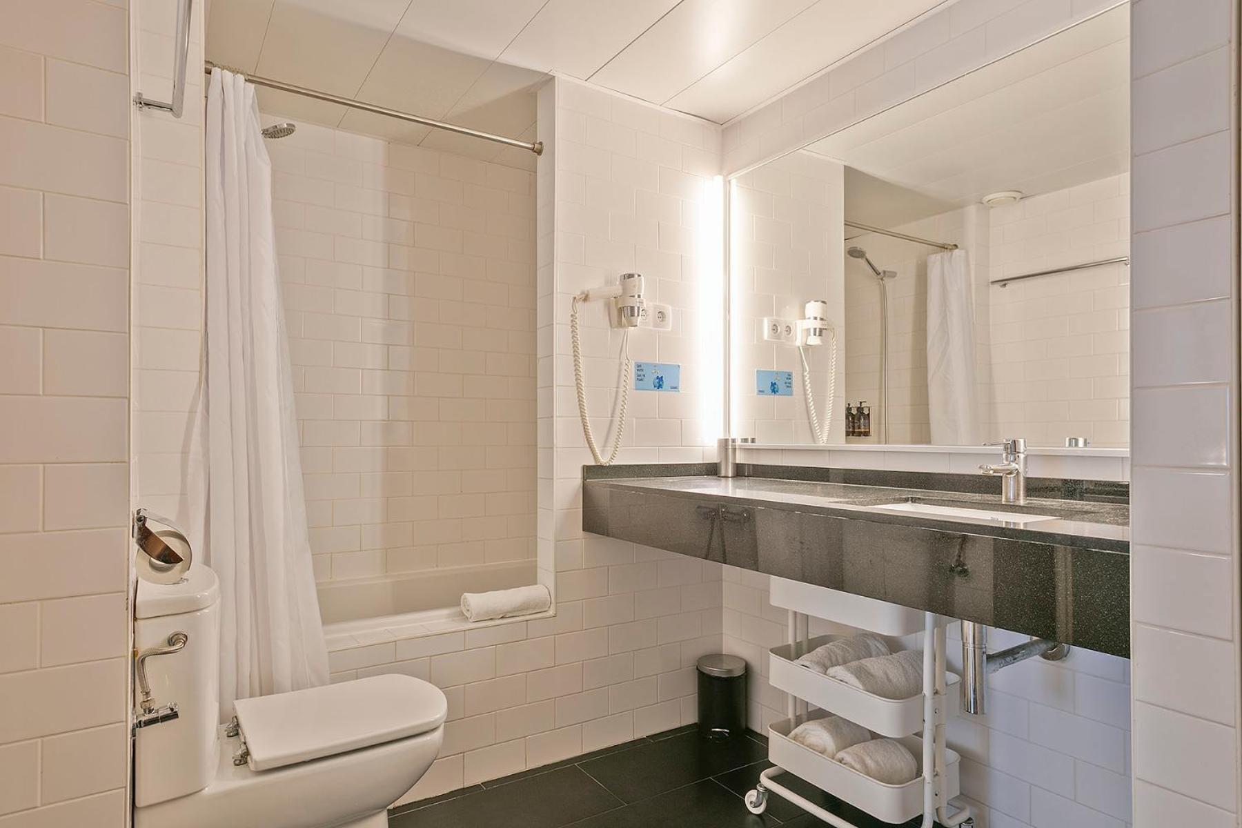 Lugaris Beach Apartments