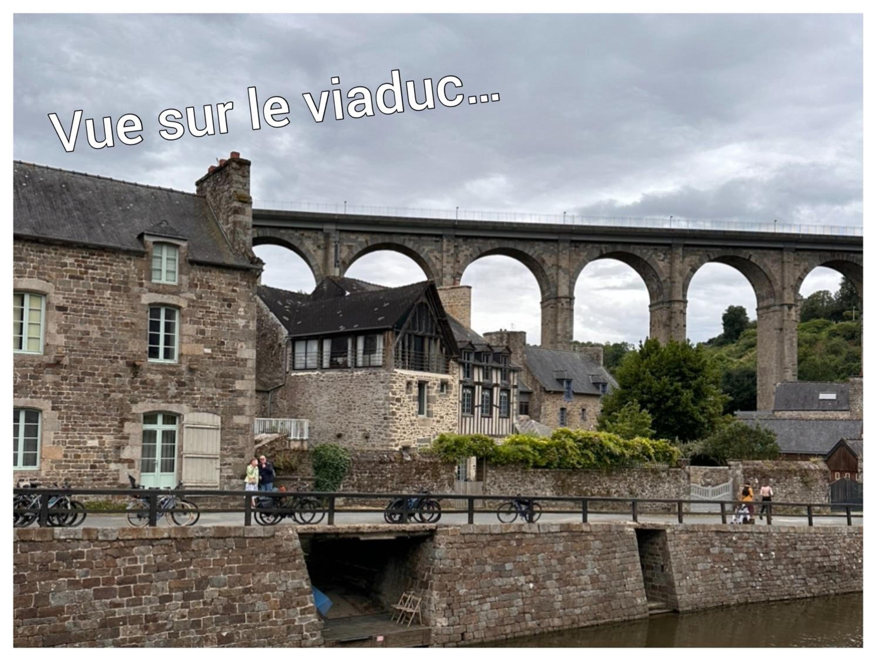 Les Libellules Appartement avec baignoire spa à Dinan Lanvallay