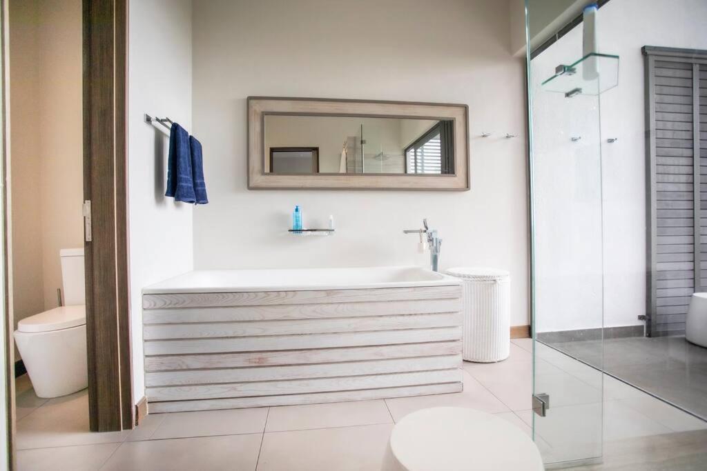 Ocean View Penthouse With Pool, Beach and Sunset view 4