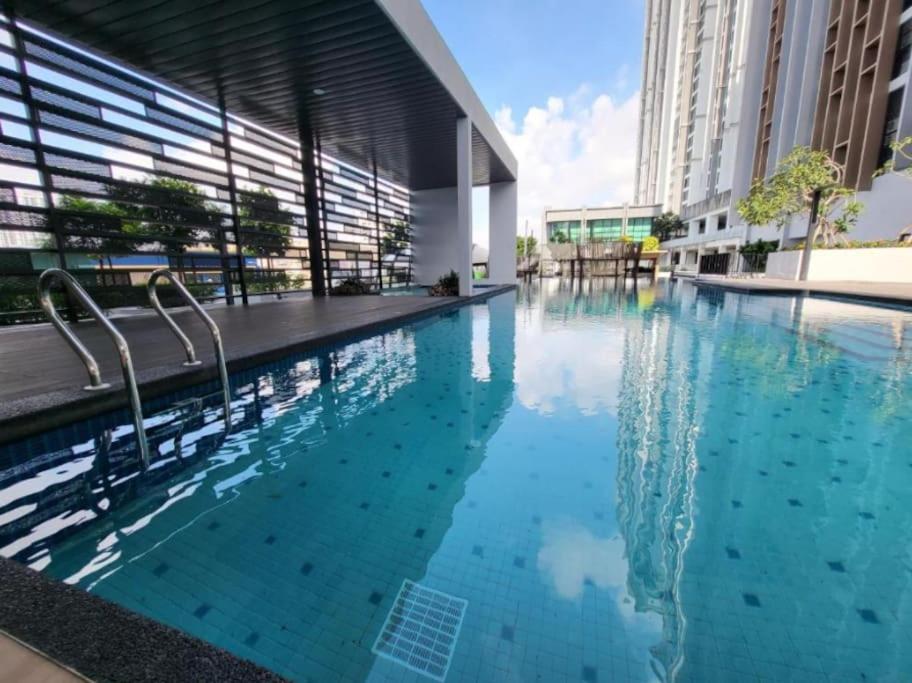 Sky Trees 3pax, Bukit Indah, Aeon, Legoland, Netflix