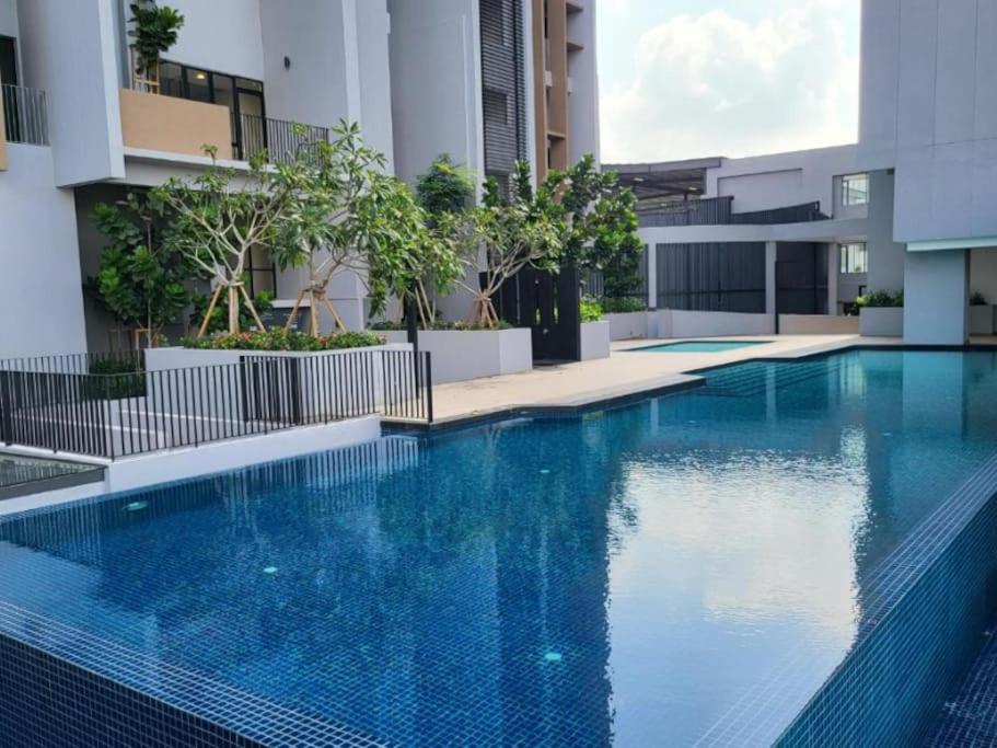 Sky Trees 3pax, Bukit Indah, Aeon, Legoland, Netflix