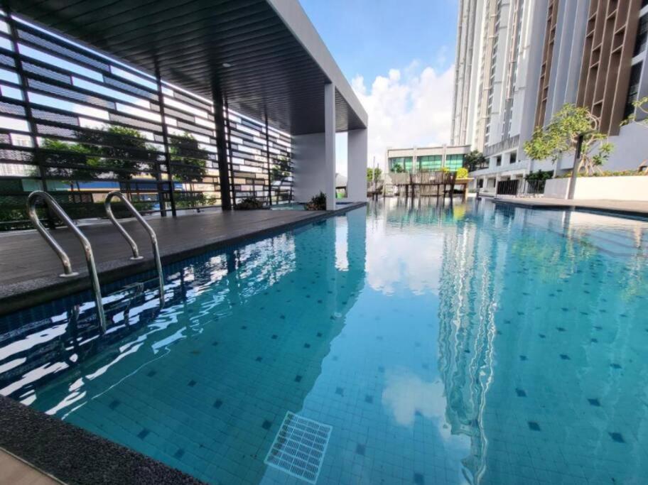 Sky Trees 4pax, Bukit Indah, Aeon, Legoland, Netflix