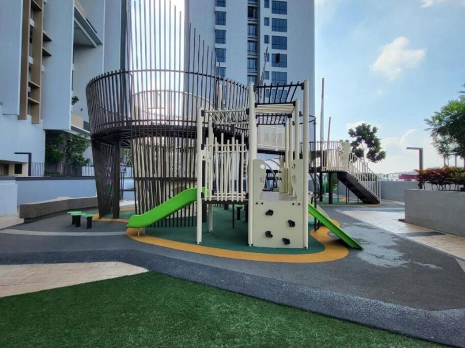 Sky Trees 4pax, Bukit Indah, Aeon, Legoland, Netflix