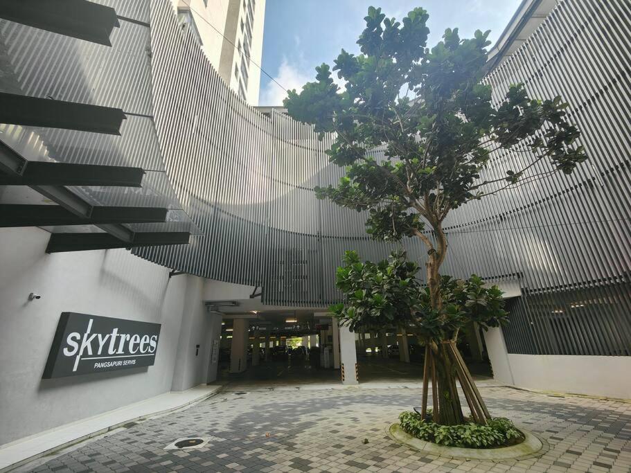 Sky Trees 4pax, Bukit Indah, Aeon, Legoland, Netflix