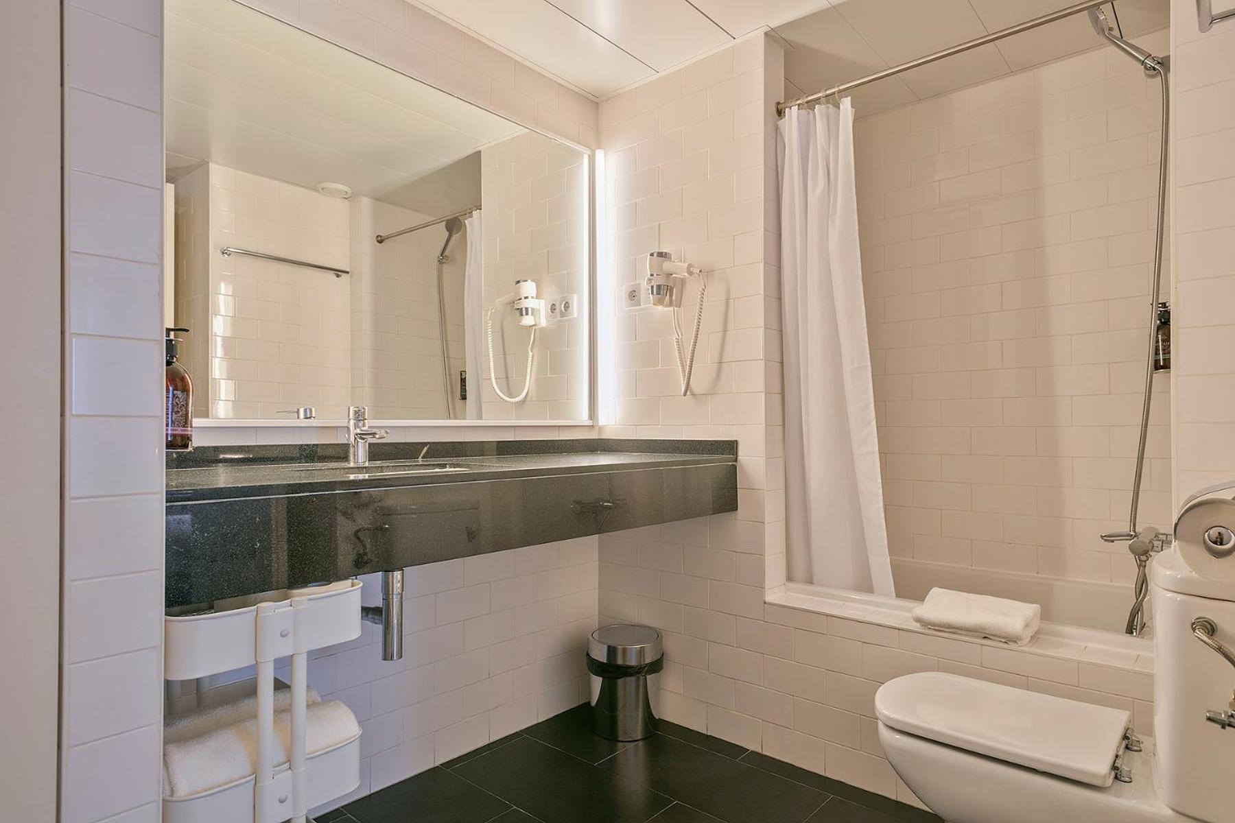Lugaris Beach Apartments