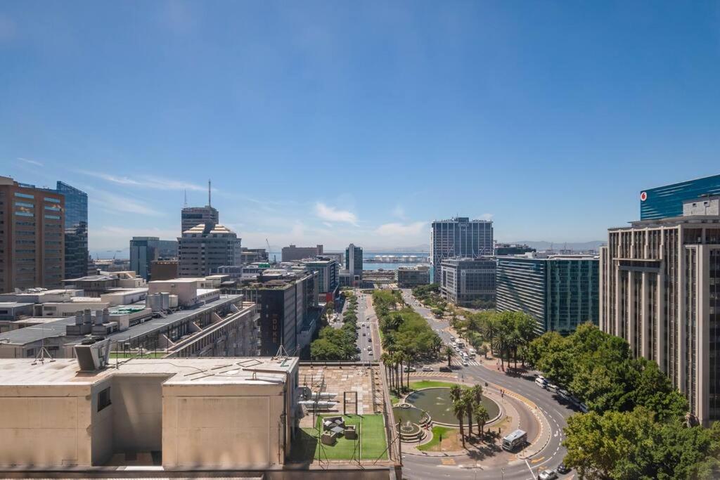 Modern & Elegant City Apartment - 1614 Foreshore Place view 2