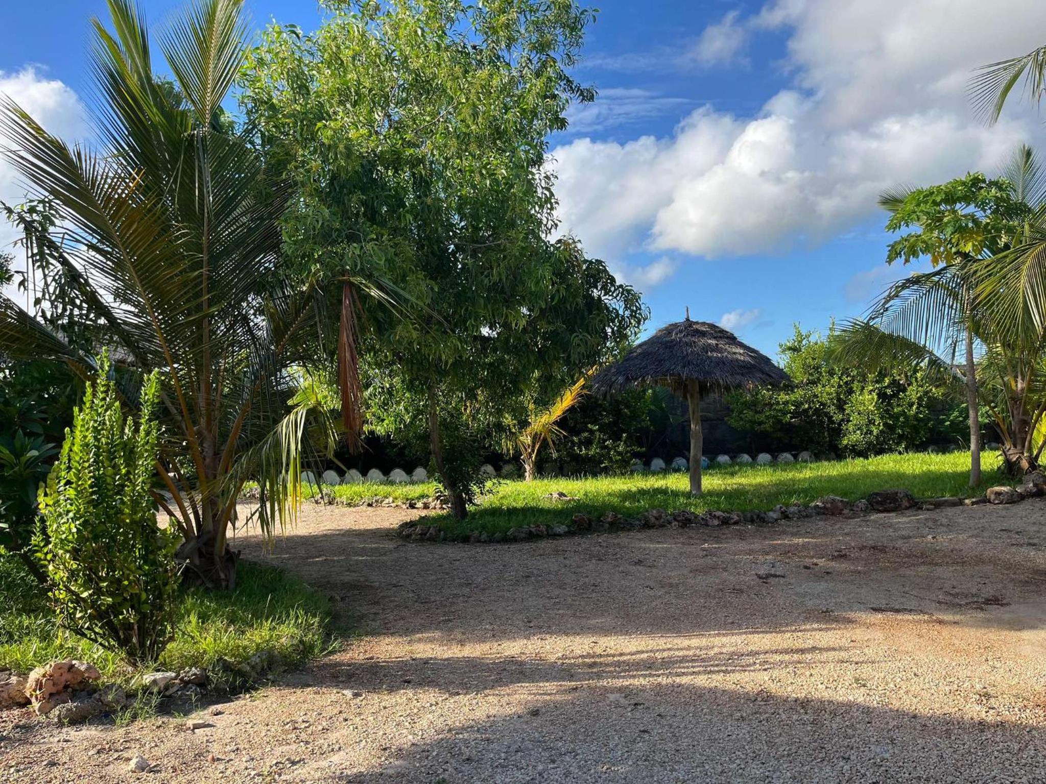 Three-room house next to Makunduchin beach view 5