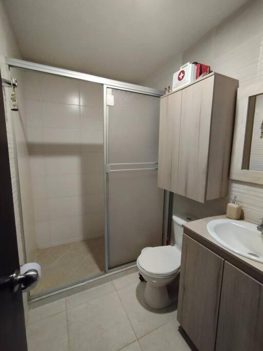 Apto Familiar con Escritorio Fácil Acceso Turístico