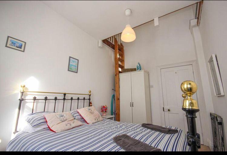 Flat 4 The Gables Lyme Regis with free parking view 5