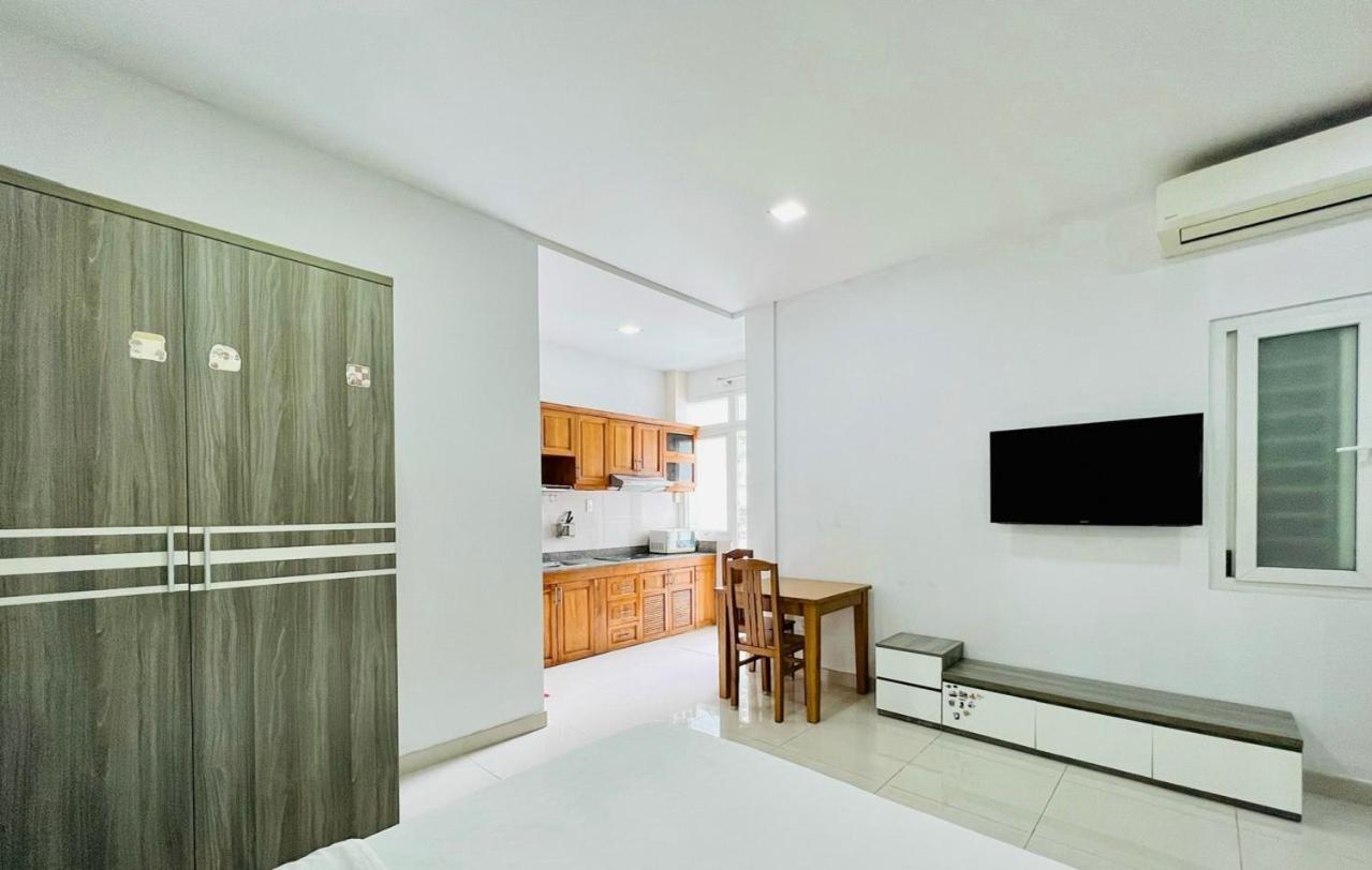 EMERALD APARTMENTS