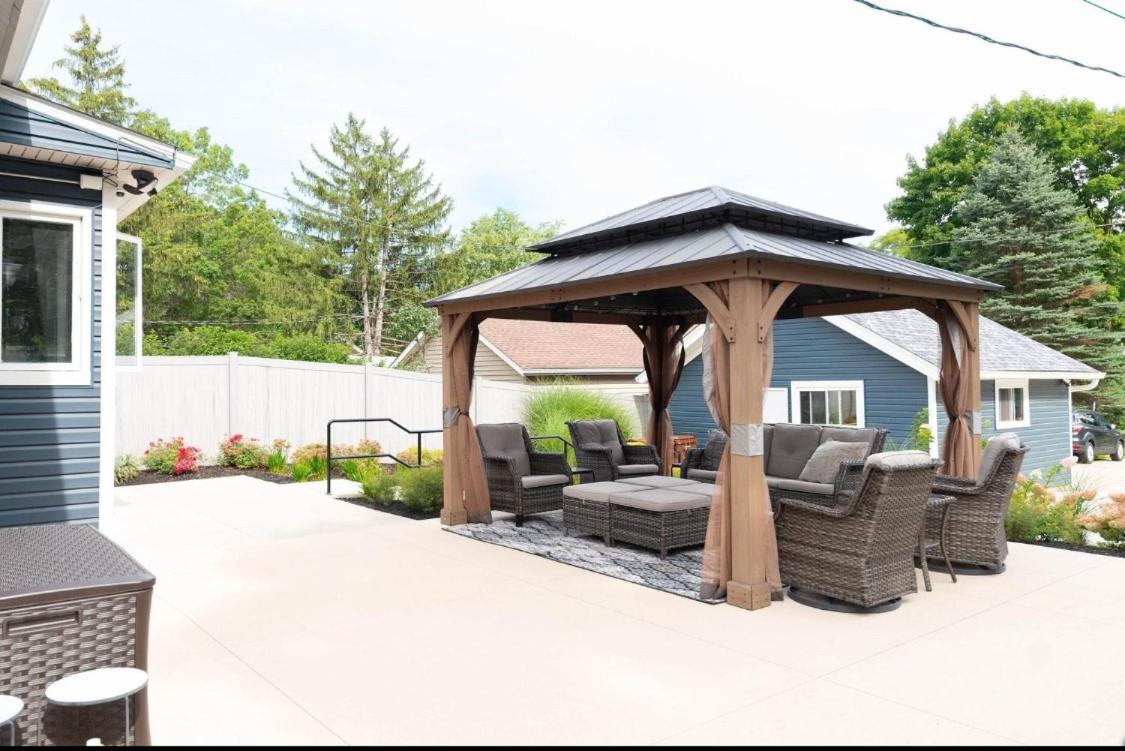 Rockford IL 2BD Upper Queen Bed, Patio & Fast WiFi view 4