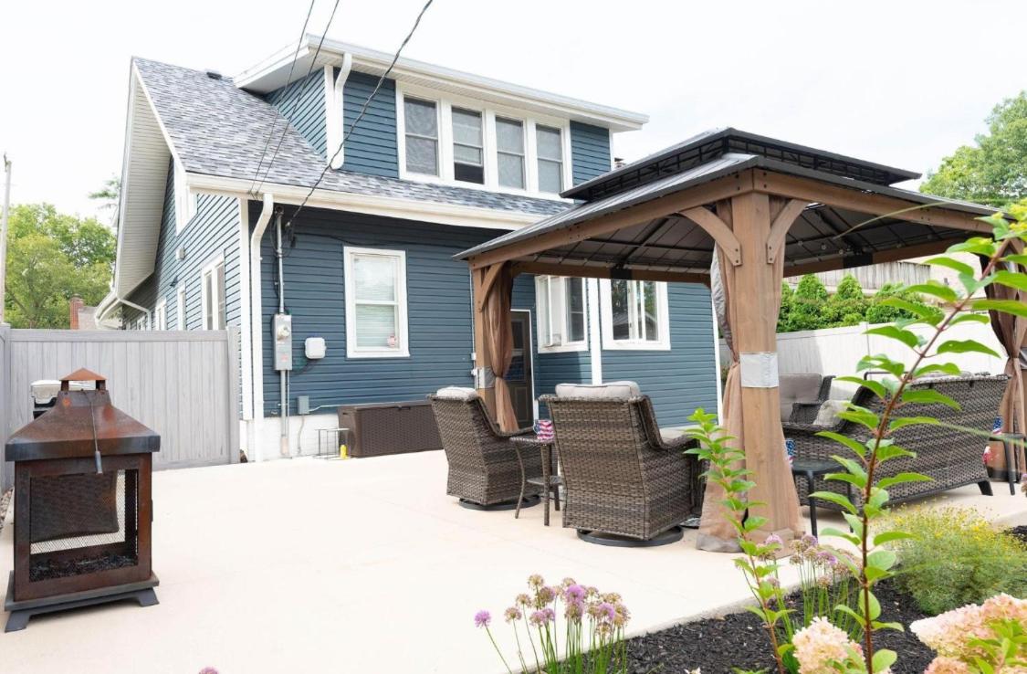 Rockford IL 2BD Upper Queen Bed, Patio & Fast WiFi view 3