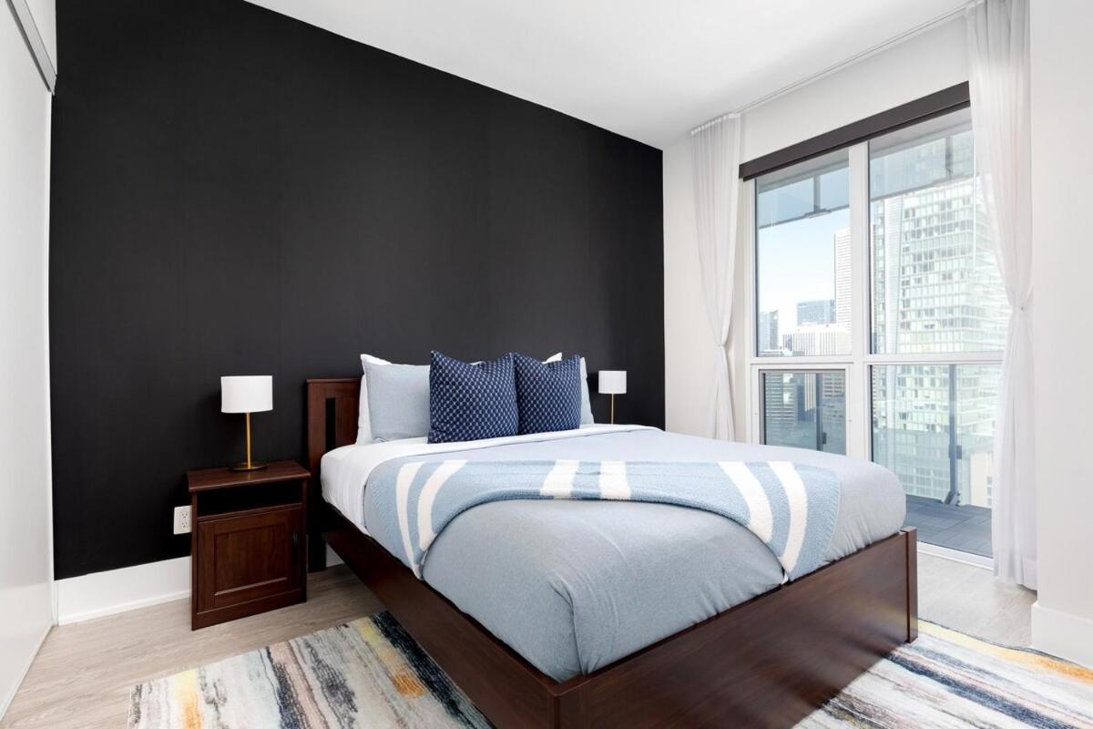 Lux Downtown Suite CN Tower Views w Parking