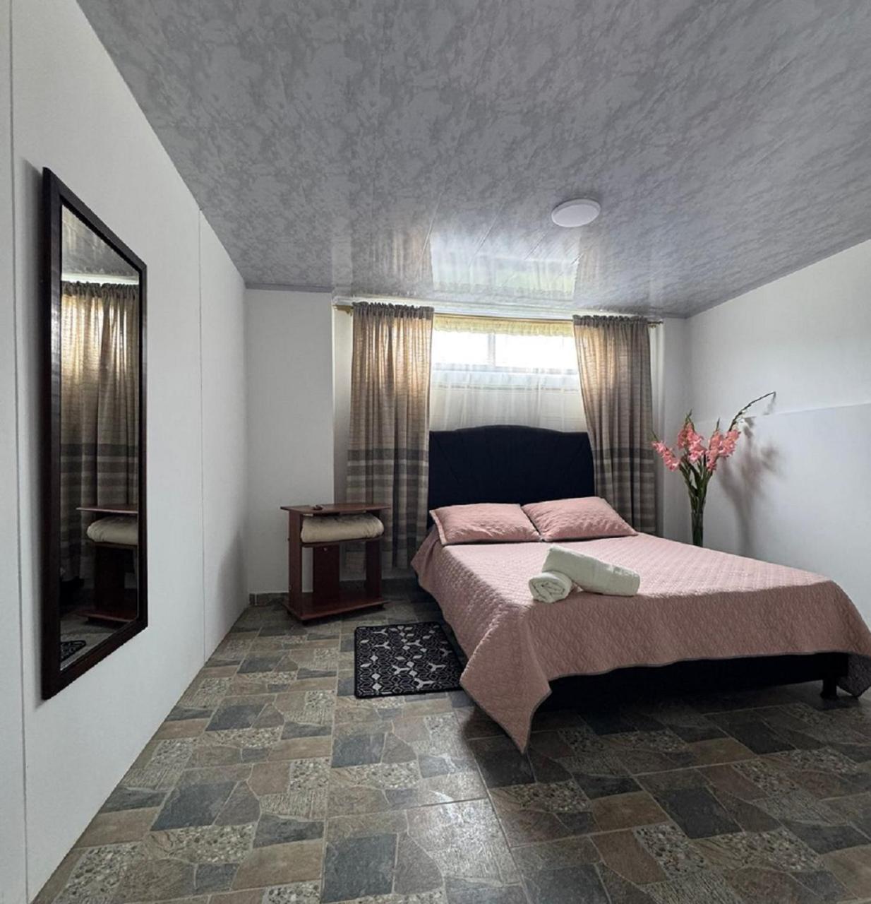 San Carlos Apartaestudio céntrico con cocina en Choachí