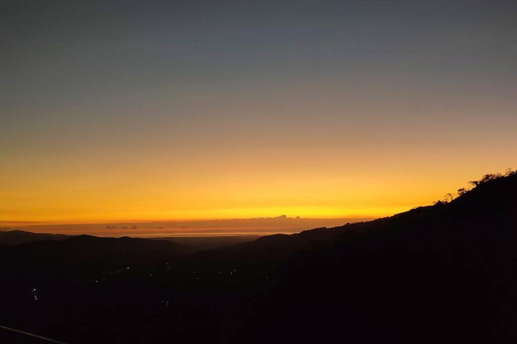 Orange Hills -Atenas-