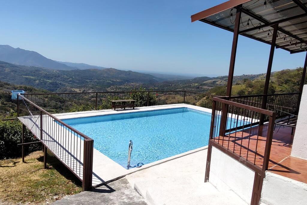 Orange Hills -Atenas-