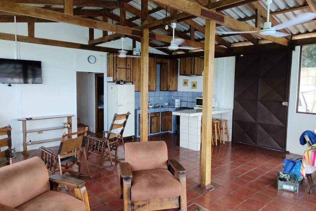 Orange Hills -Atenas-