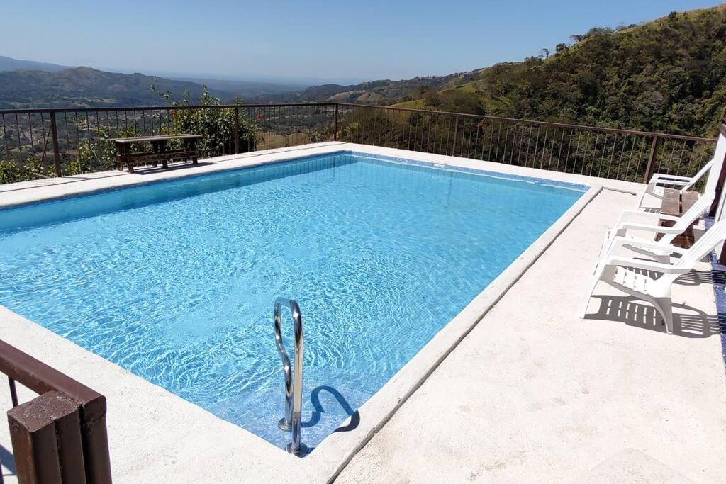 Orange Hills -Atenas-
