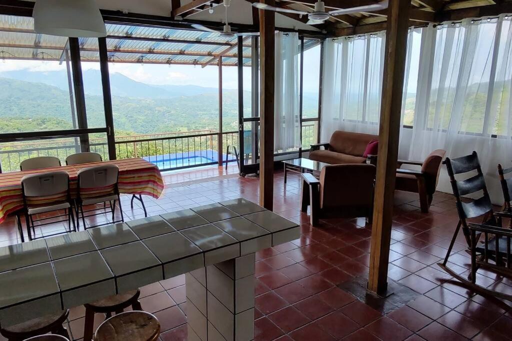 Orange Hills -Atenas-
