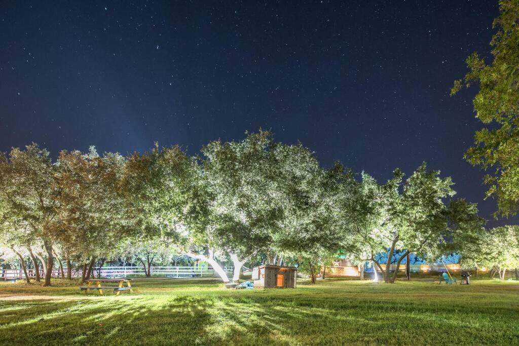 Stargaze at Orion OldStickRanch35milesNWofAustin