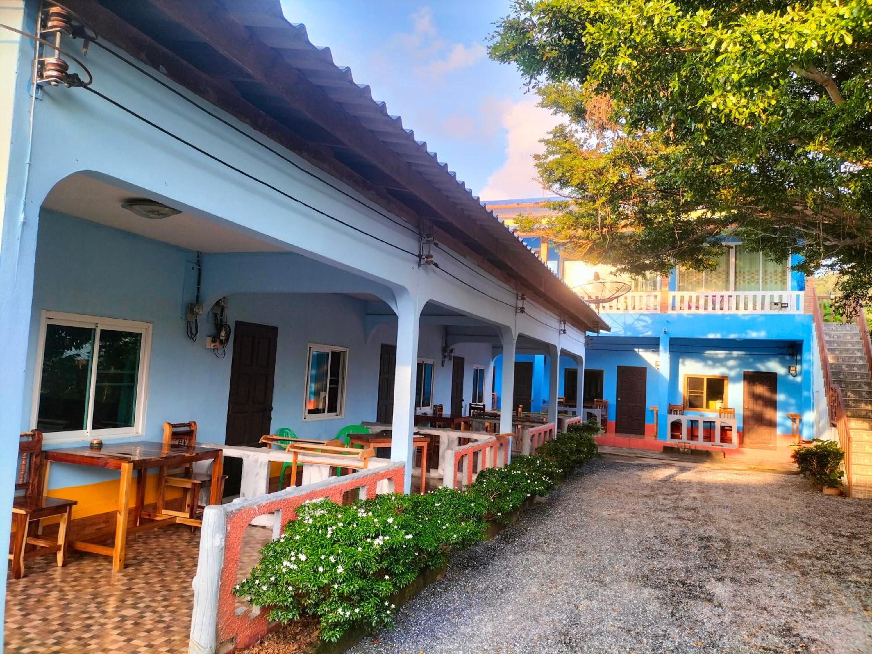 Lanta Blue House view 4