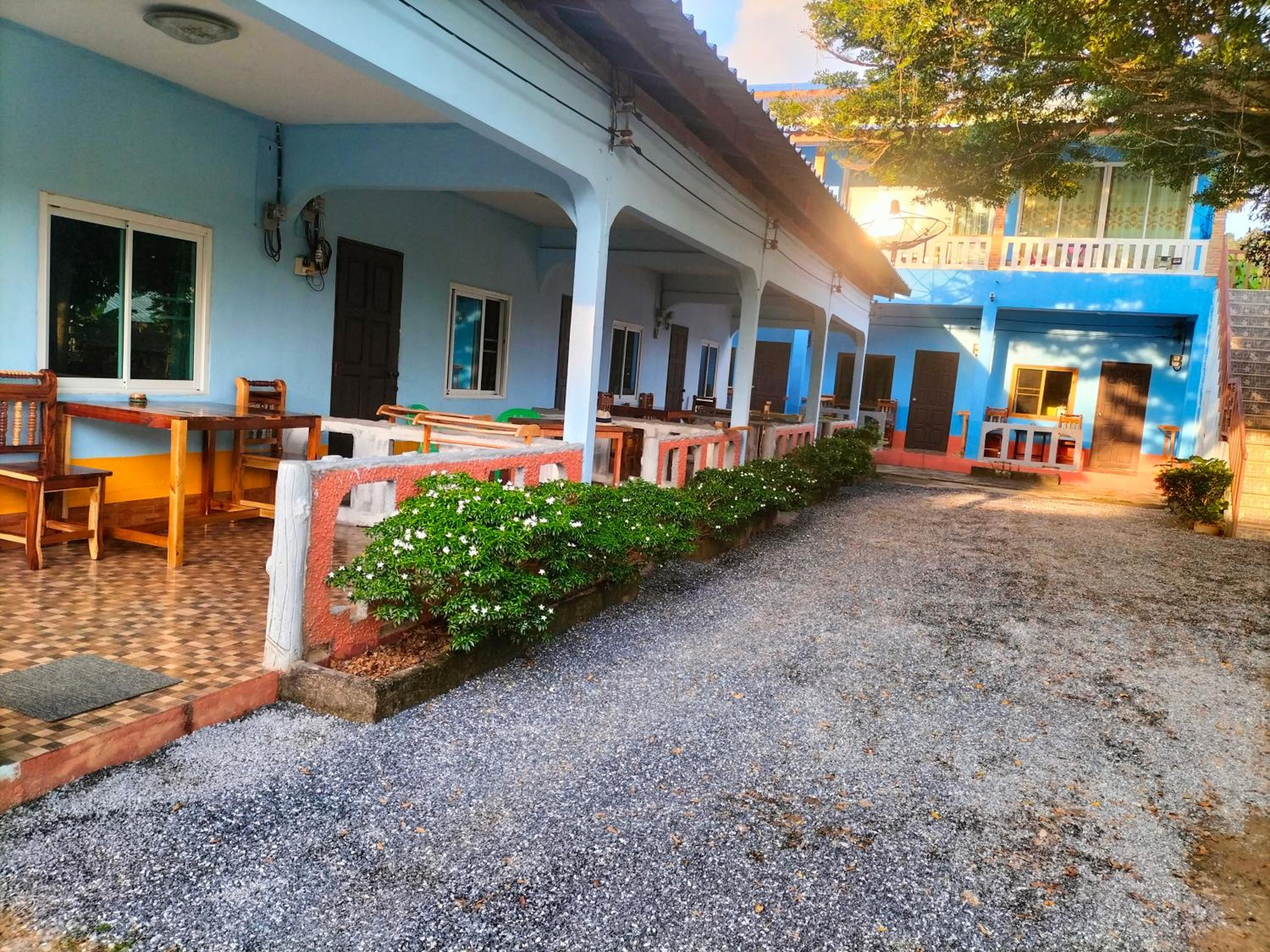 Lanta Blue House view 3